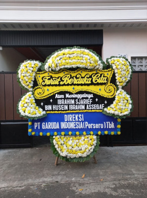 Papan Bunga Duka di Simpang Tiga