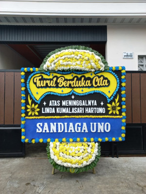 Papan Bunga Duka di Simpang Tiga